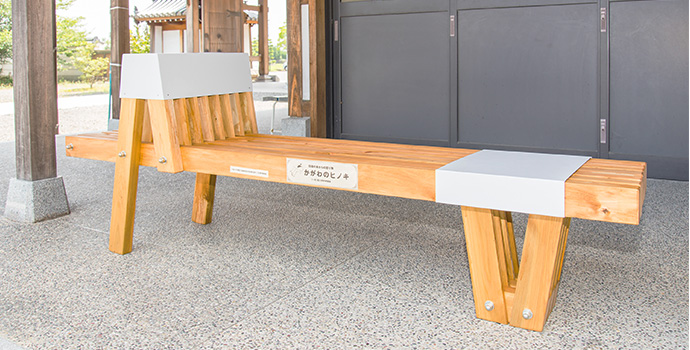 香川県産材を利用した木製ベンチ